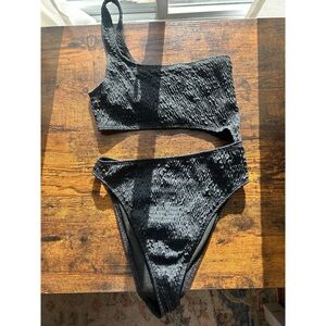 One-Shoulder Black Swimsuit